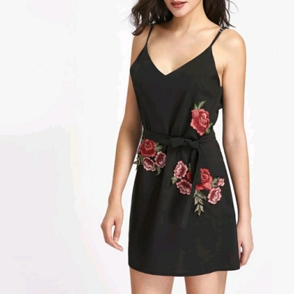 New Rose Embroidered Dress with Scarf Choker - Picture 3 of 4